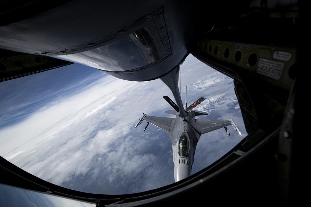 Air Refueling F-16C Fighting Falcons