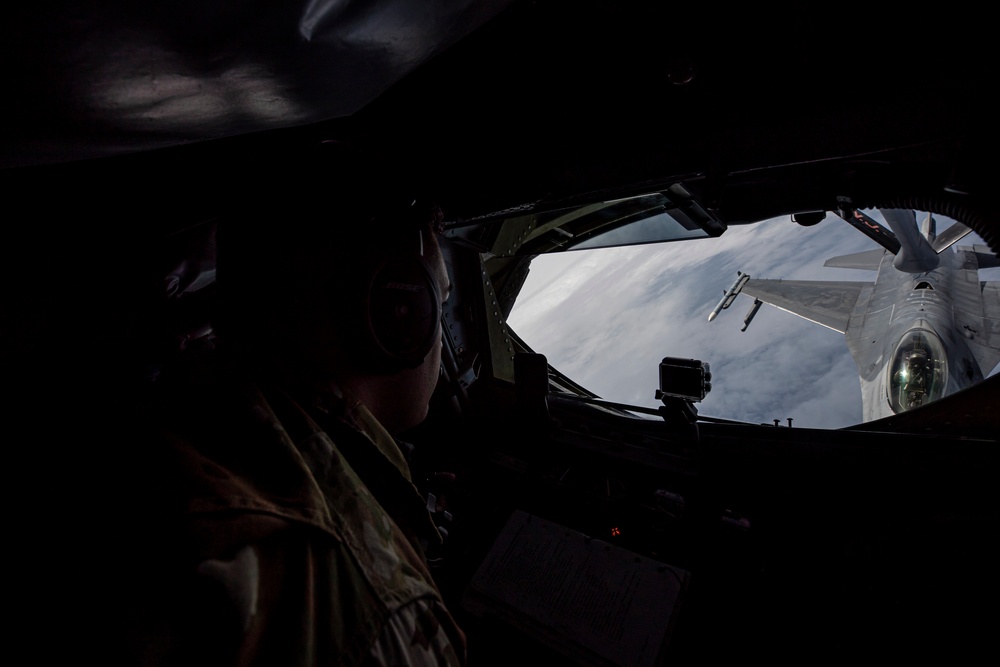 Air Refueling F-16C Fighting Falcons