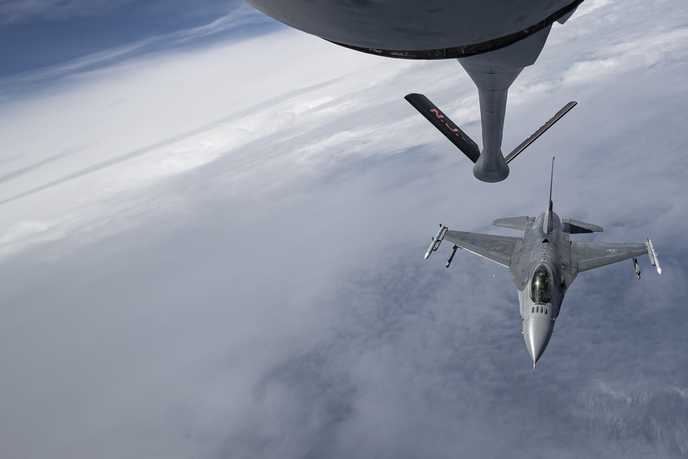 Air Refueling F-16C Fighting Falcons