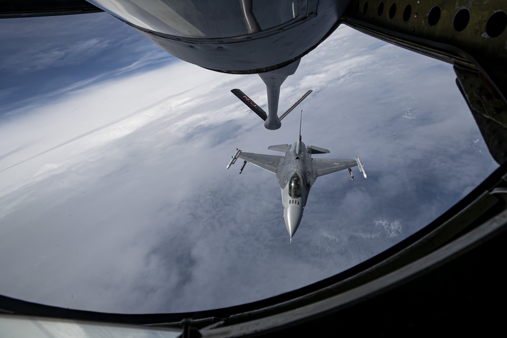 Air Refueling F-16C Fighting Falcons