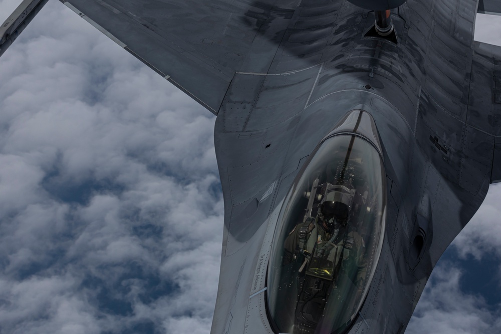 Air Refueling F-16C Fighting Falcons