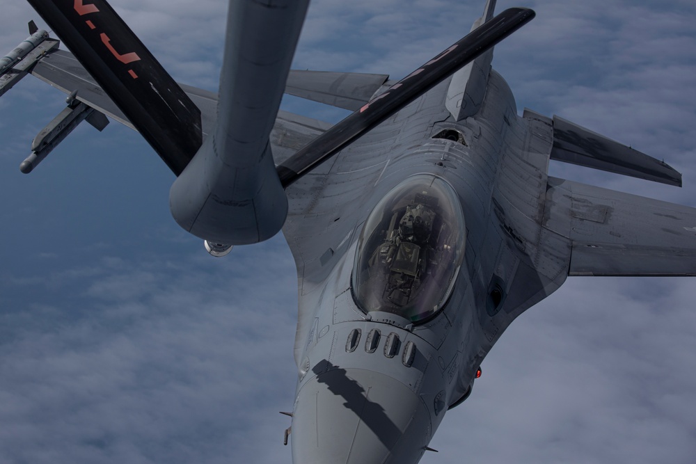 Air Refueling F-16C Fighting Falcons