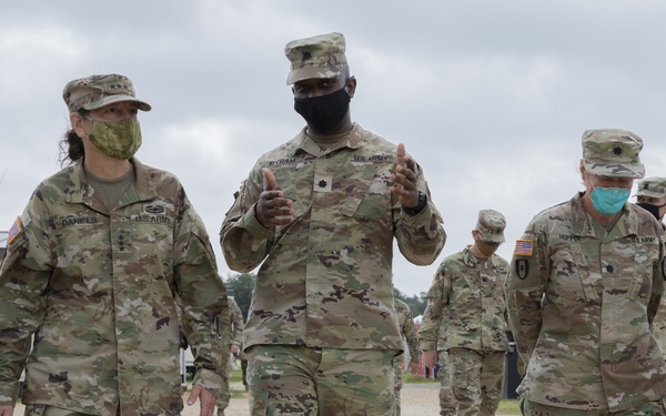 Commanding General of the Army Reserve visits in-person training at Fort McCoy to address Leadership