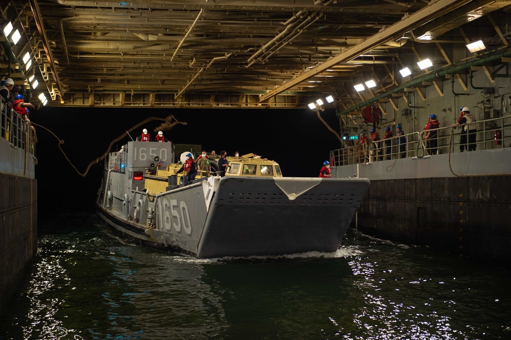 USS Arlington Provides Humanitarian Aid to Haiti
