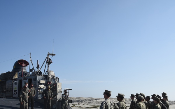 Midshipmen Tour an LCAC