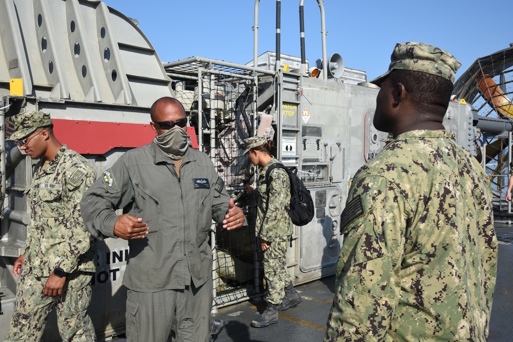 Midshipmen Tour an LCAC