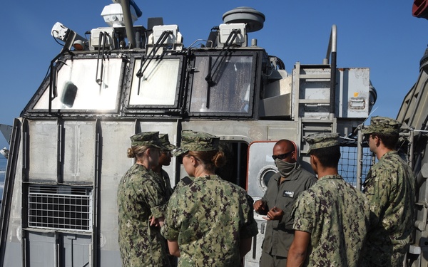 Midshipmen Tour an LCAC