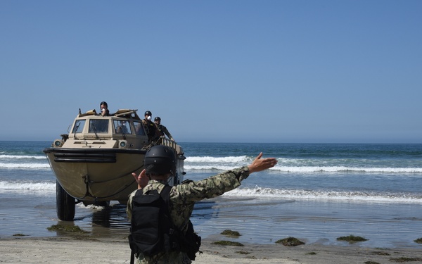 BMU 1 Sailor Directs LARC