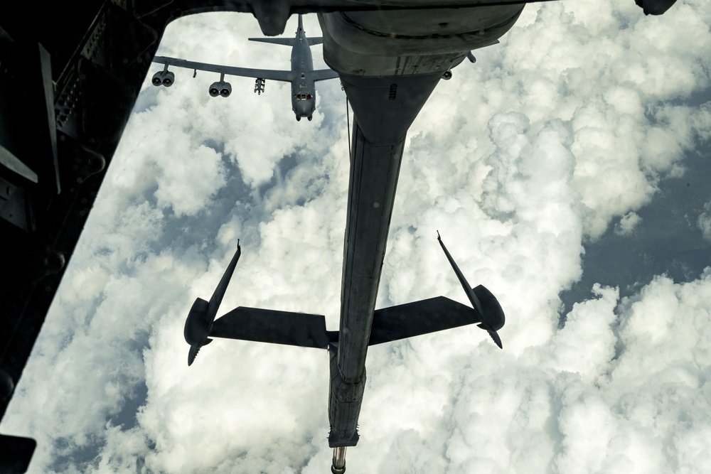 KC-10 Extender refuels B-52H Stratofortress