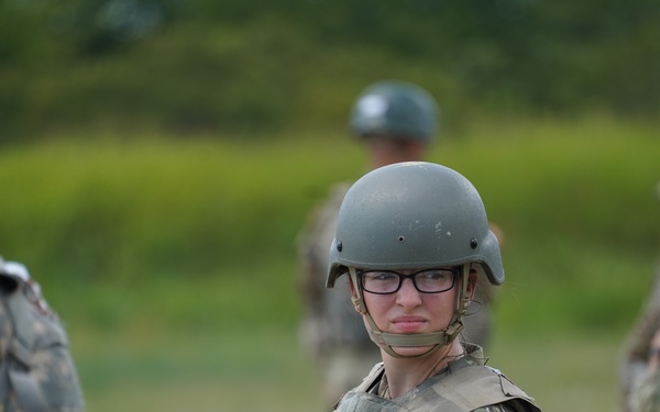 Basic Combat Trainees Qualify on M4 Rifle
