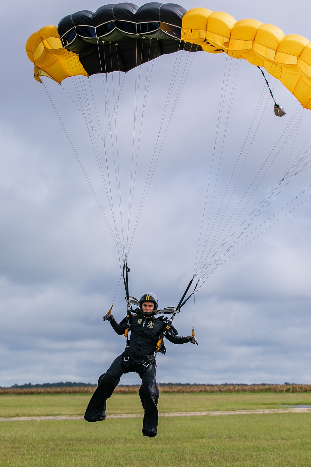 DVIDS Images U.S. Army Parachute Team Soldier makes training jump