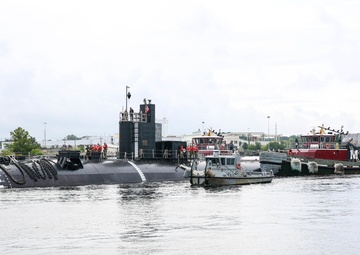 Norfolk Naval Shipyard sends future moored training ship USS San Francisco to Charleston