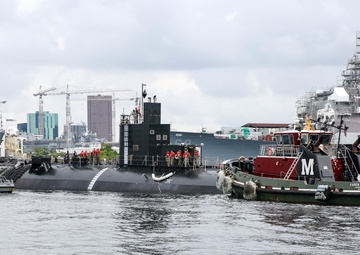 Norfolk Naval Shipyard sends future moored training ship USS San Francisco to Charleston
