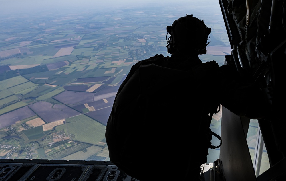 352 Special Operations Forces and Ukrainian Special Operations Forces Conduct a Bilateral Military Free Fall