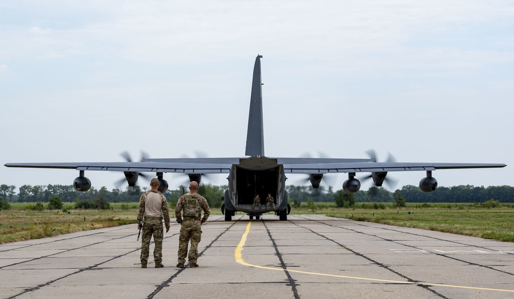 352 Special Operations Forces and Ukrainian Special Operations Forces Conduct a Bilateral Military Free Fall