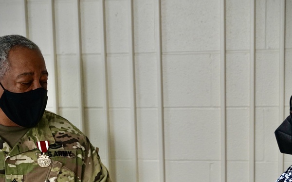 SFC Bobb receives retirement award