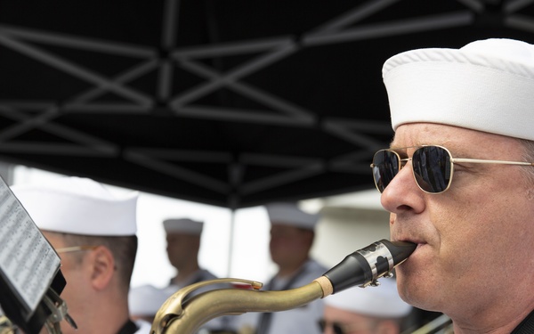 USS Abraham Lincoln (CVN 72) change of command