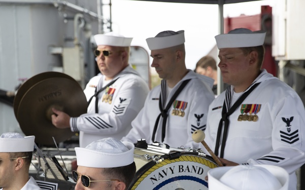 USS Abraham Lincoln (CVN 72) change of command