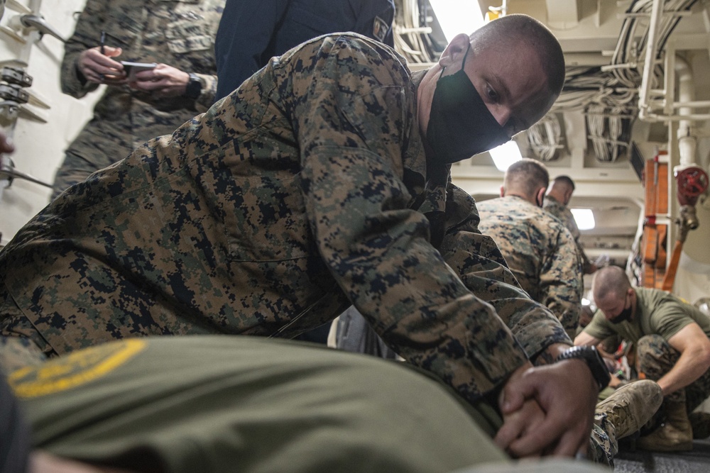 11th MEU Marines and Sailors Conduct Simulated Mass Casualty Exercise
