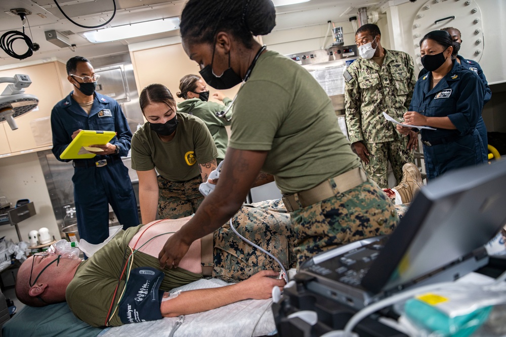 11th MEU Marines and Sailors Conduct Simulated Mass Casualty Exercise