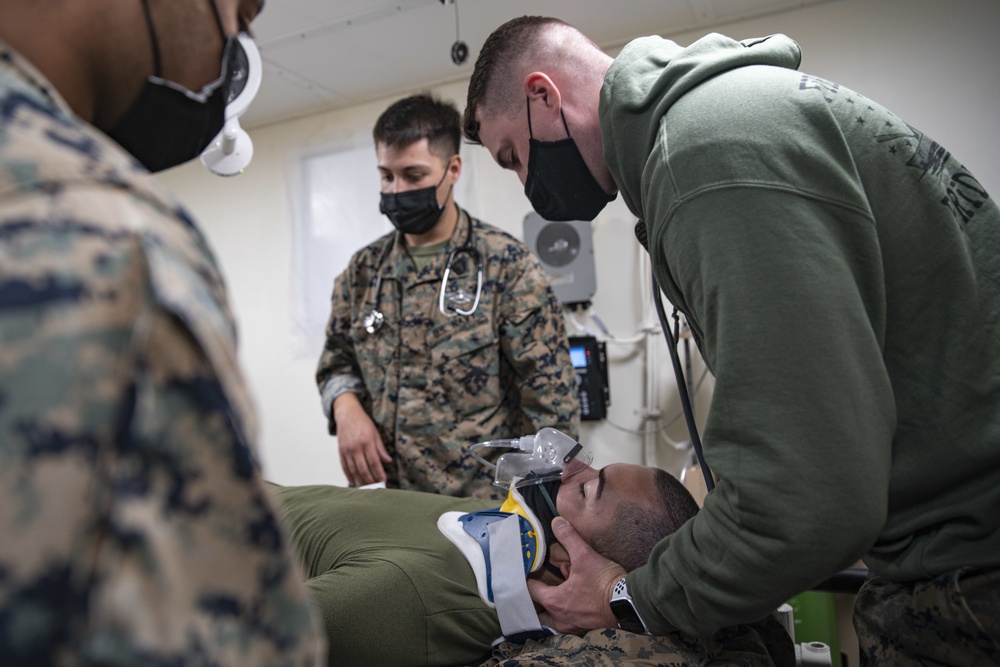 11th MEU Marines and Sailors Conduct Simulated Mass Casualty Exercise