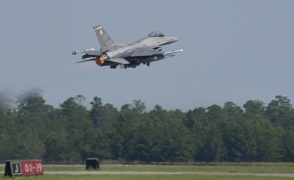 Fighting Falcons in flight