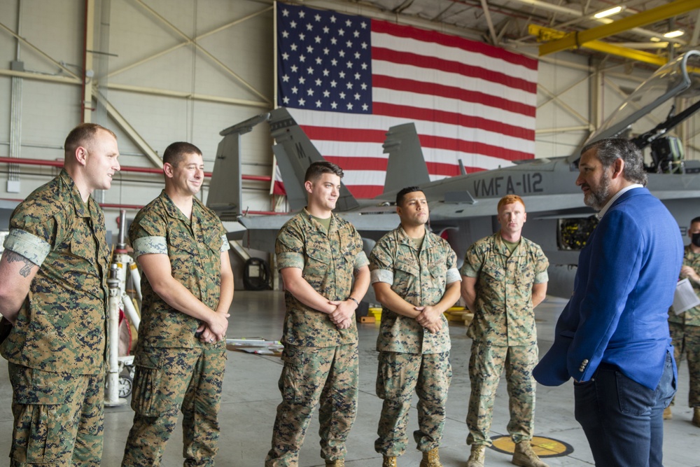 Texas Senator Ted Cruz Visits VMFA-112