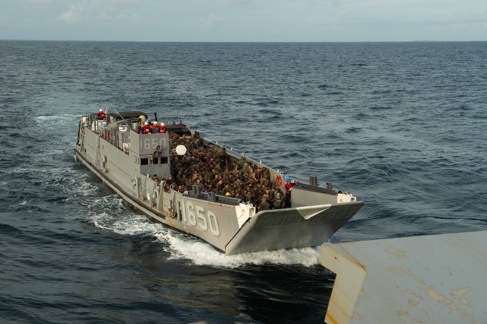 LCU Transports Marines into USS Arlington