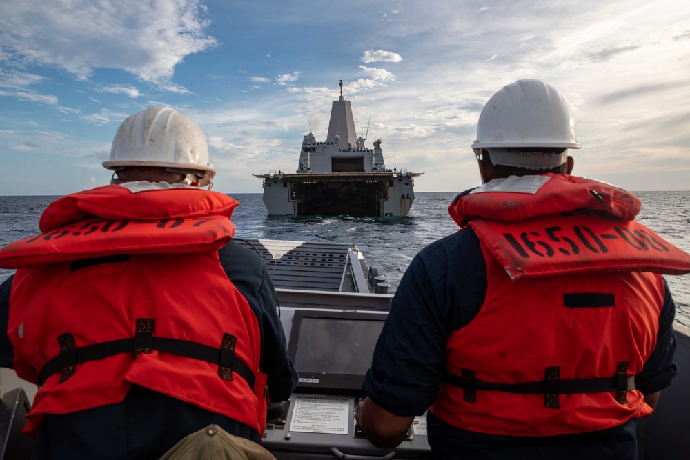 BMU 2 Sailors Maneuver an LCU Into USS Arlington