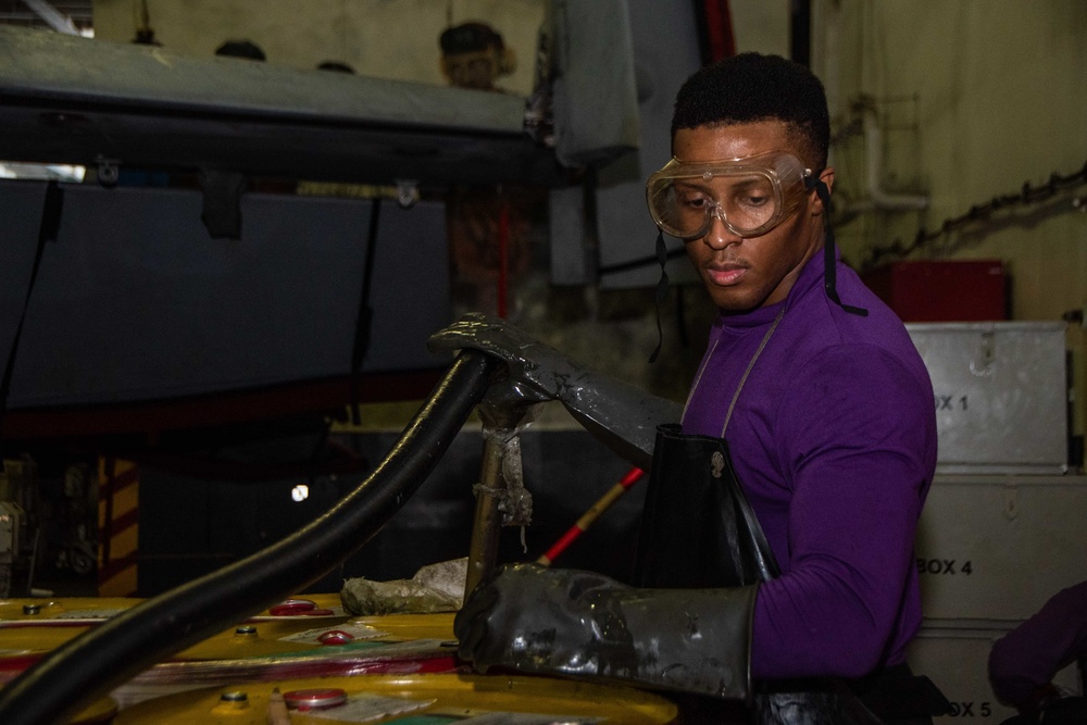 USS Ronald Reagan (CVN 76) Lube Oil