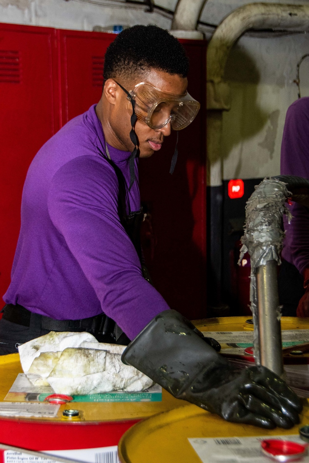 USS Ronald Reagan (CVN 76) Lube Oil