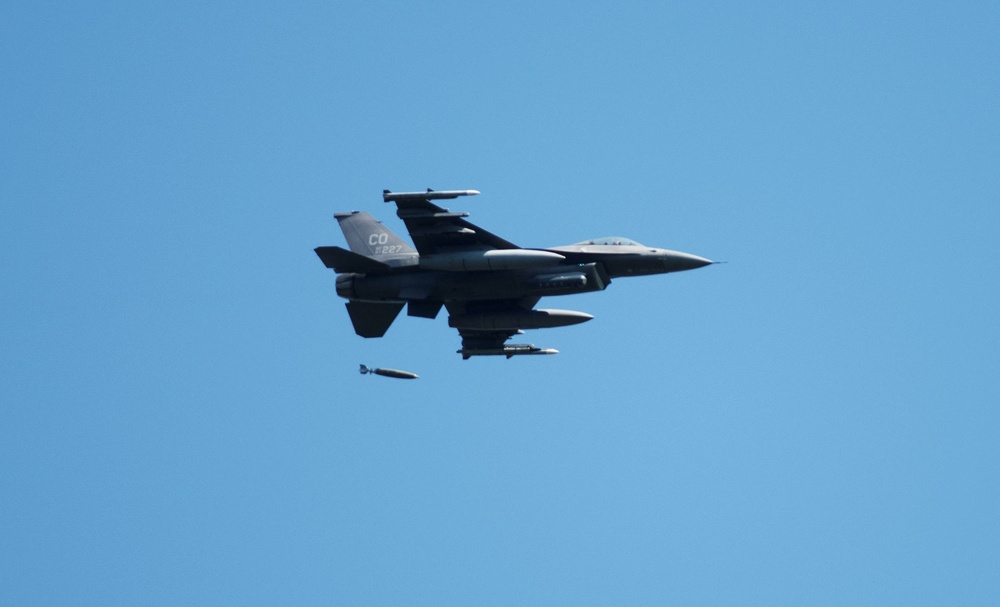 Fighter jets with Northern Lightning exercise drop JDAM munitions for first time at Fort McCoy’s impact area