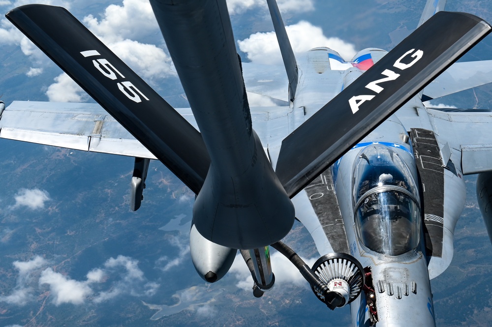 NEANG refuels F/A-18s