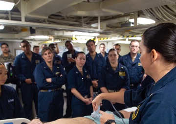Fleet Surgical Team 2 joins USS Arlington for Haiti mission
