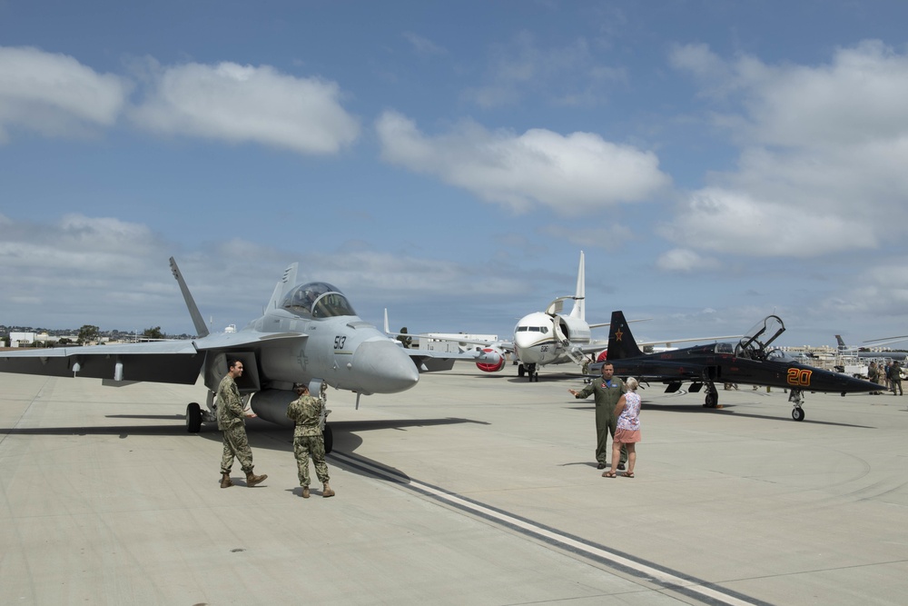 CNAFR Hosts Static Aircraft Display for Navy Employers Recognition Event 2021