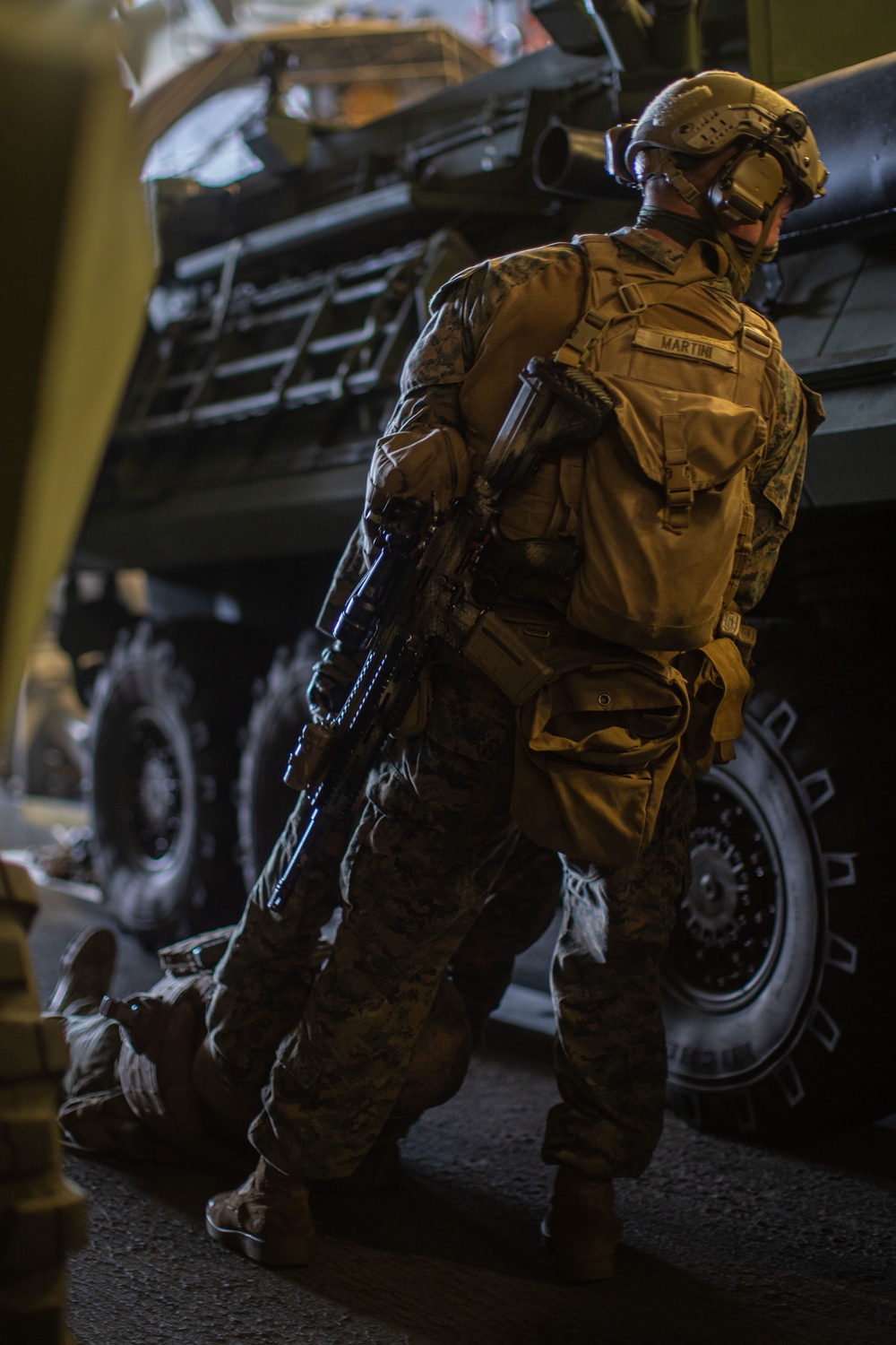 LAR Co., BLT 1/1 area clearing drills aboard USS Portland (LPD 27)