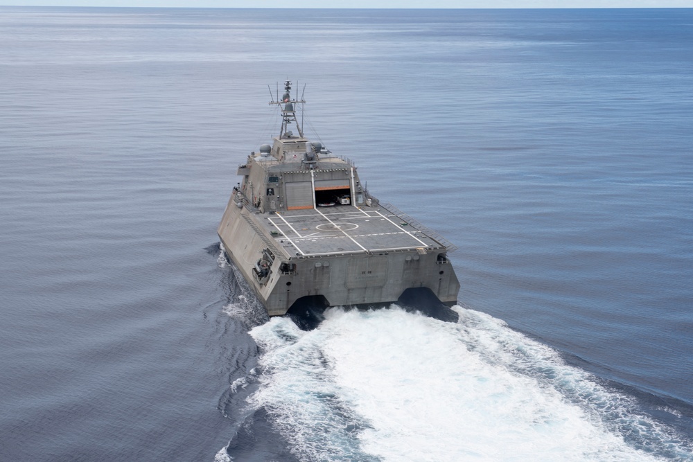 USS Jackson (LCS 6) transits Pacific Ocean