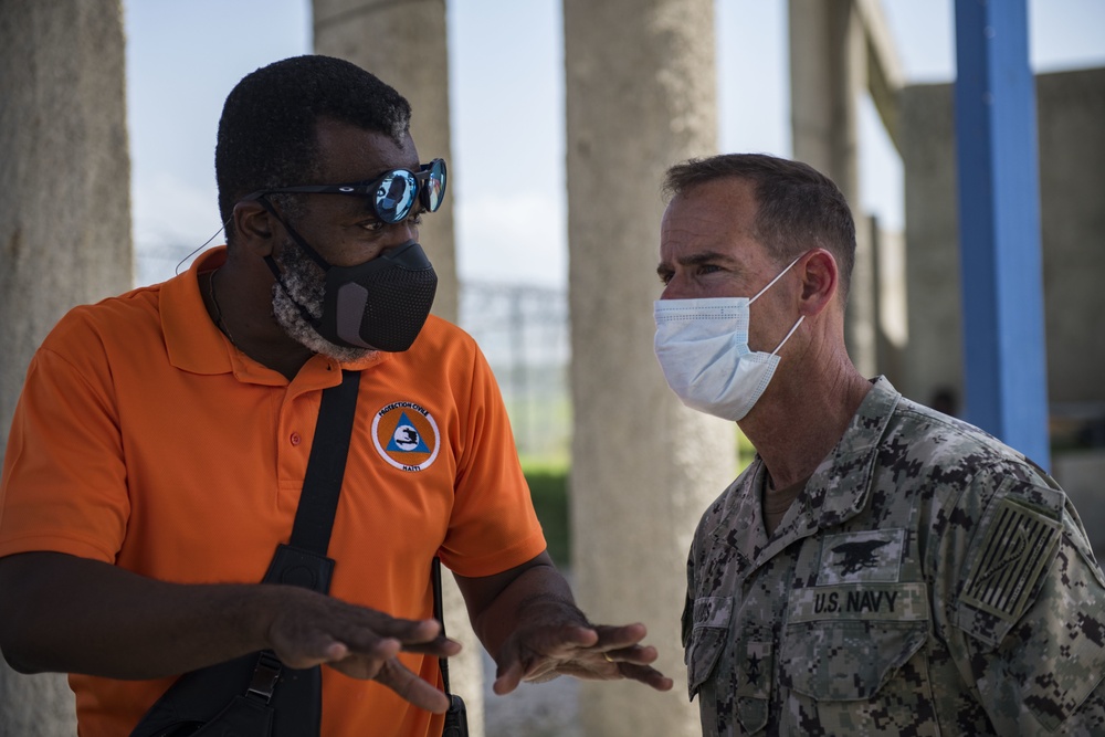 USSOUTHCOM Joint Task Force-Haiti commander visits earthquake epicenter with JTF-Bravo’s commander, 1-228th Aviation Regiment