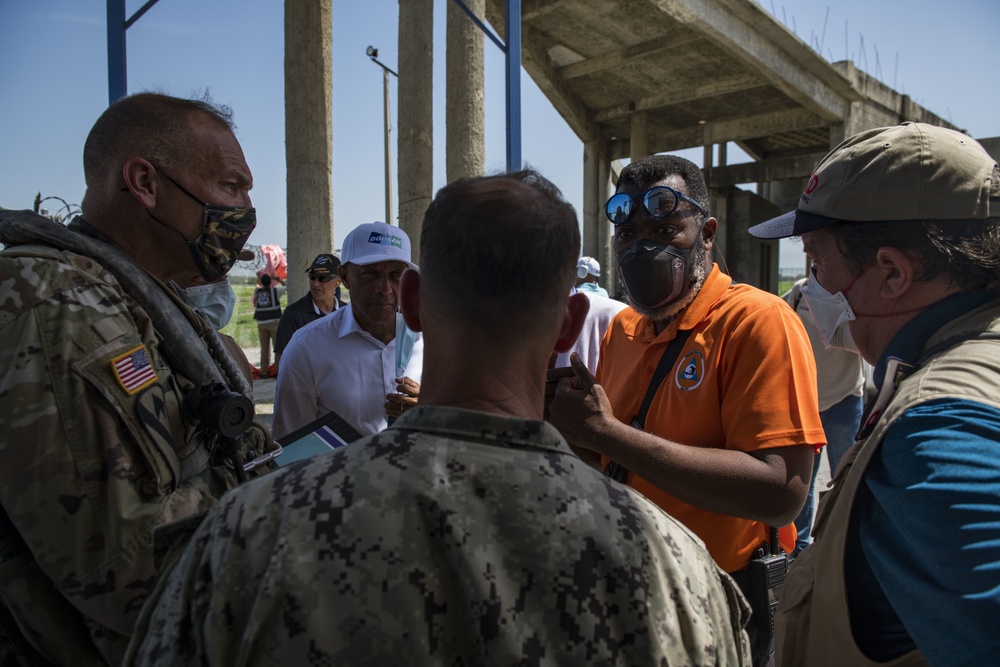 USSOUTHCOM Joint Task Force-Haiti commander visits earthquake epicenter with JTF-Bravo’s commander, 1-228th Aviation Regiment