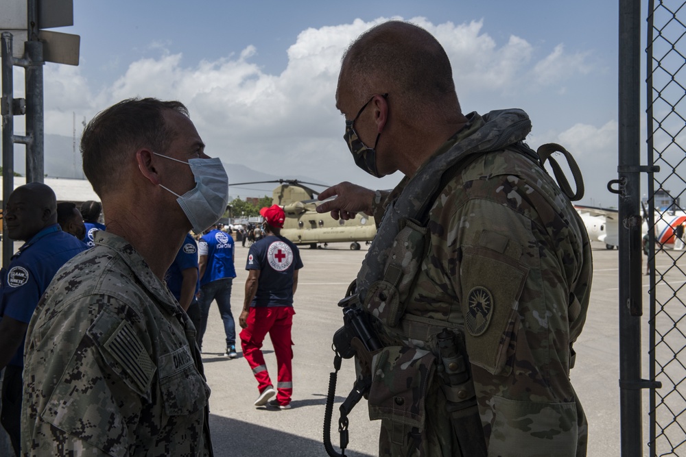 USSOUTHCOM Joint Task Force-Haiti commander visits earthquake epicenter with JTF-Bravo’s commander, 1-228th Aviation Regiment