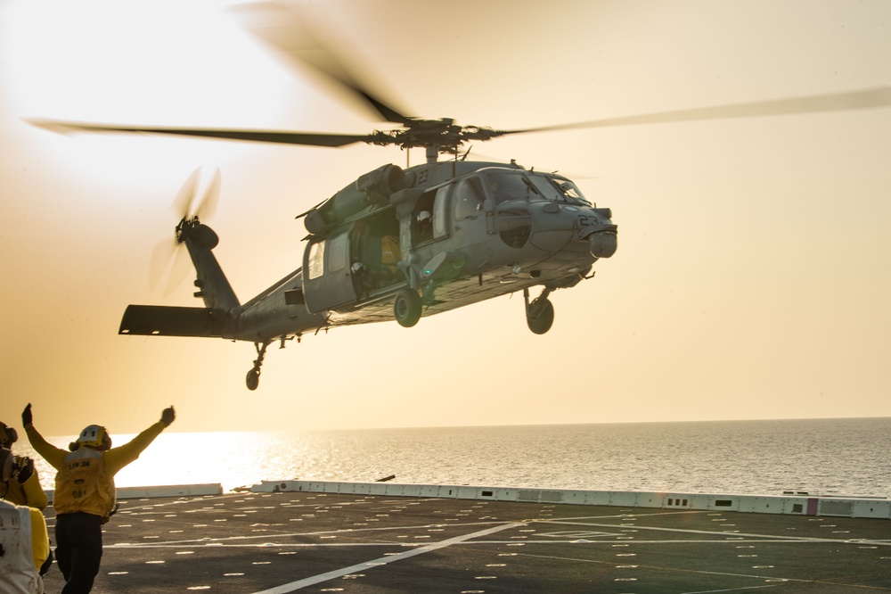 HSC 26 Conducts Deck Landing Qualification Aboard USS Arlington