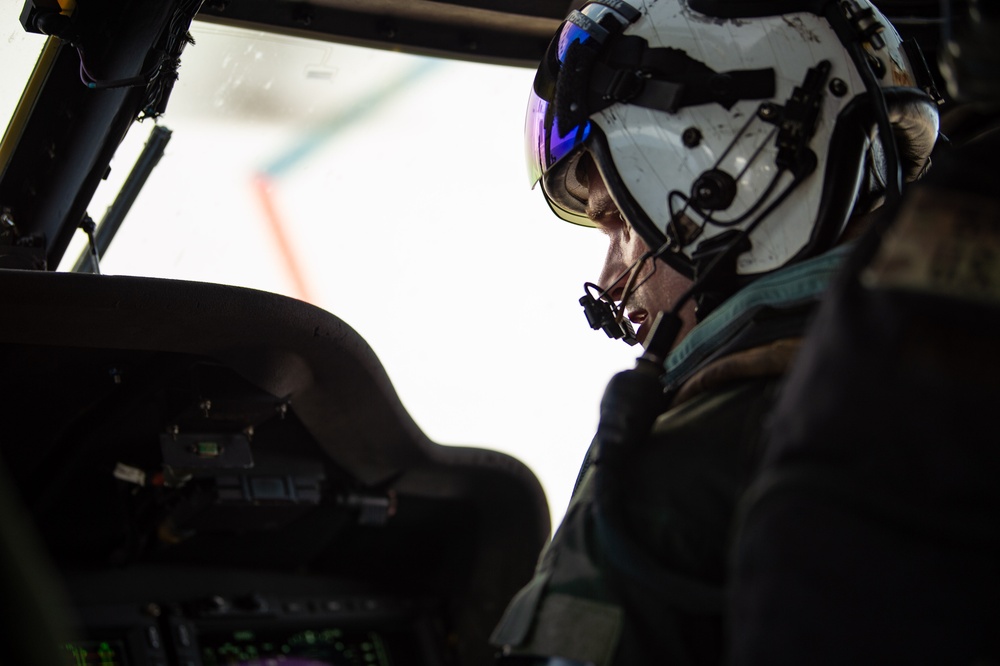 HSC 26 Conducts Pre-flight Checks Aboard USS Arlington