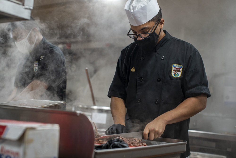 USS Essex (LHD 2) prepares supper for the crew