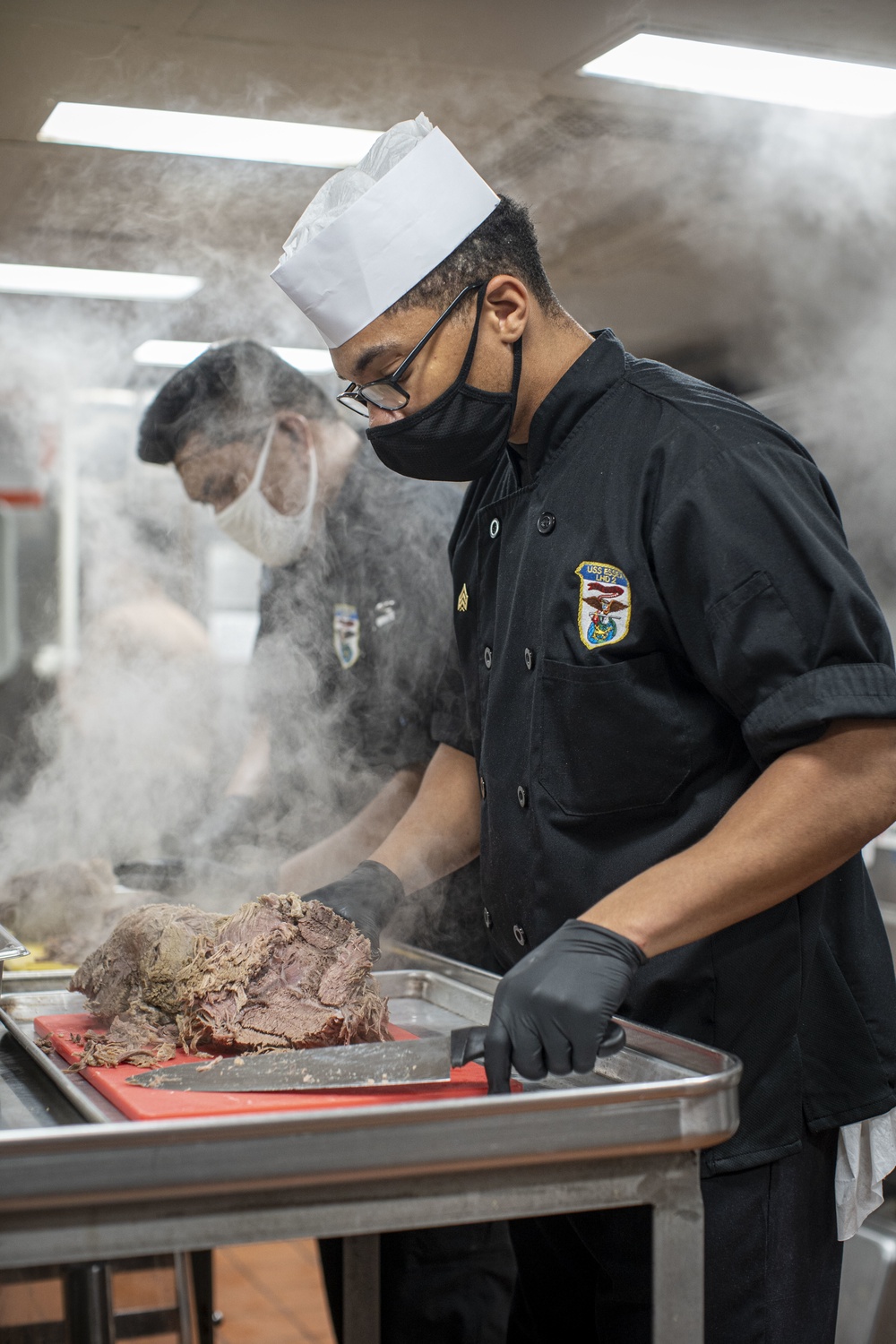 USS Essex (LHD 2) prepares supper for the crew