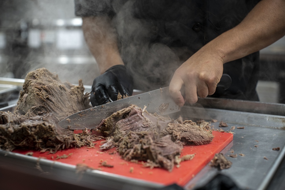 USS Essex (LHD 2) prepares supper for the crew