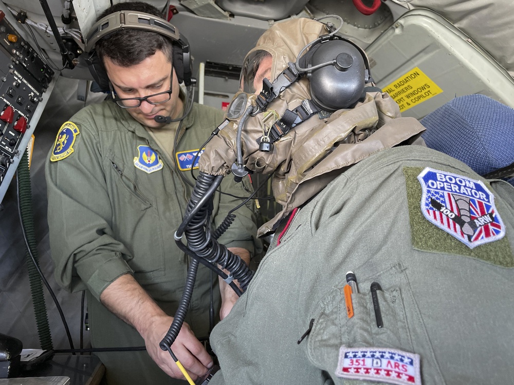 100th ARW refuels NATO E-3 Sentry aircraft