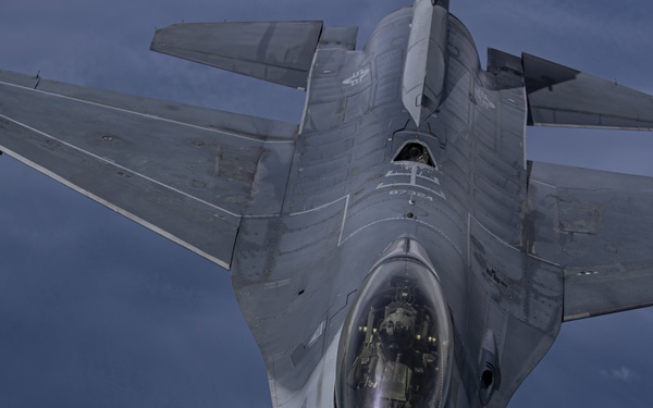 Air Refueling F-16C Fighting Falcons