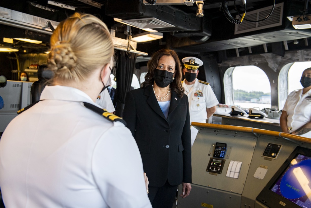 Vice President Harris visits USS Tulsa (LCS 16) in Singapore