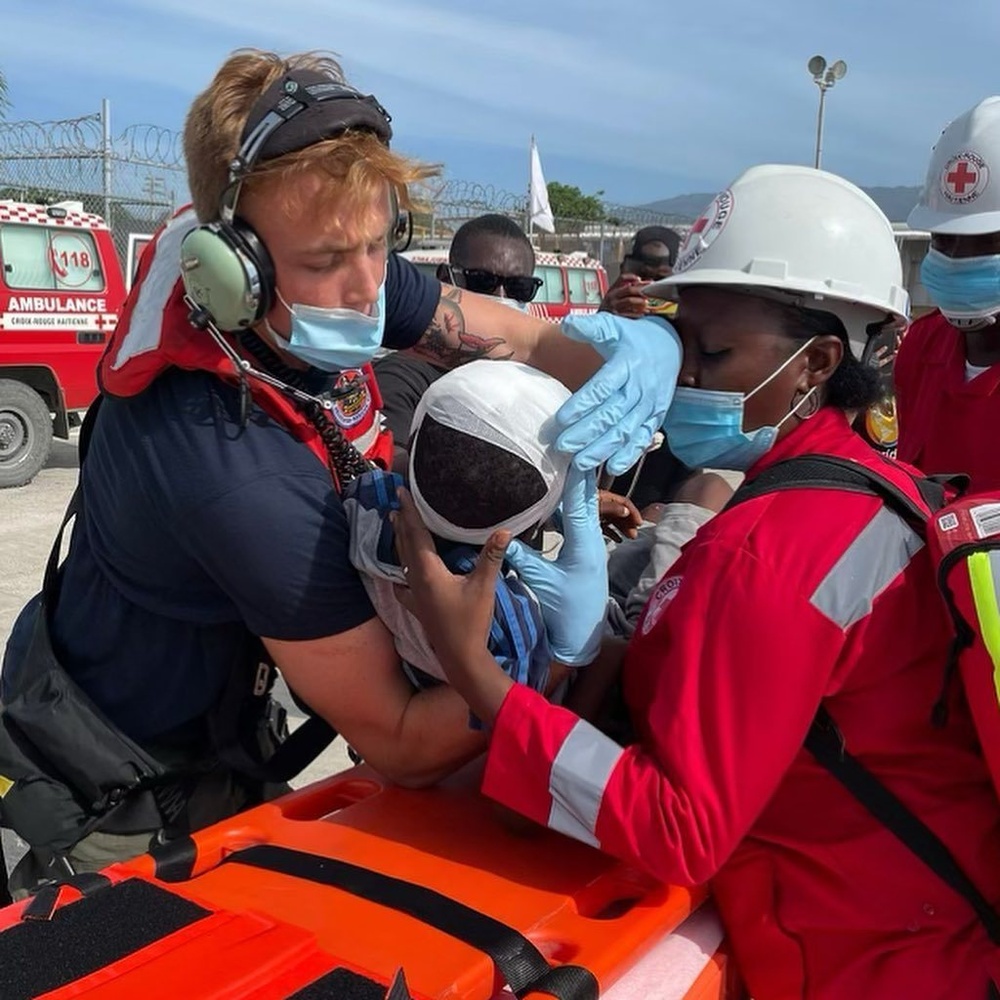 DVIDS Images Coast Guard provides medical assistance during Haiti