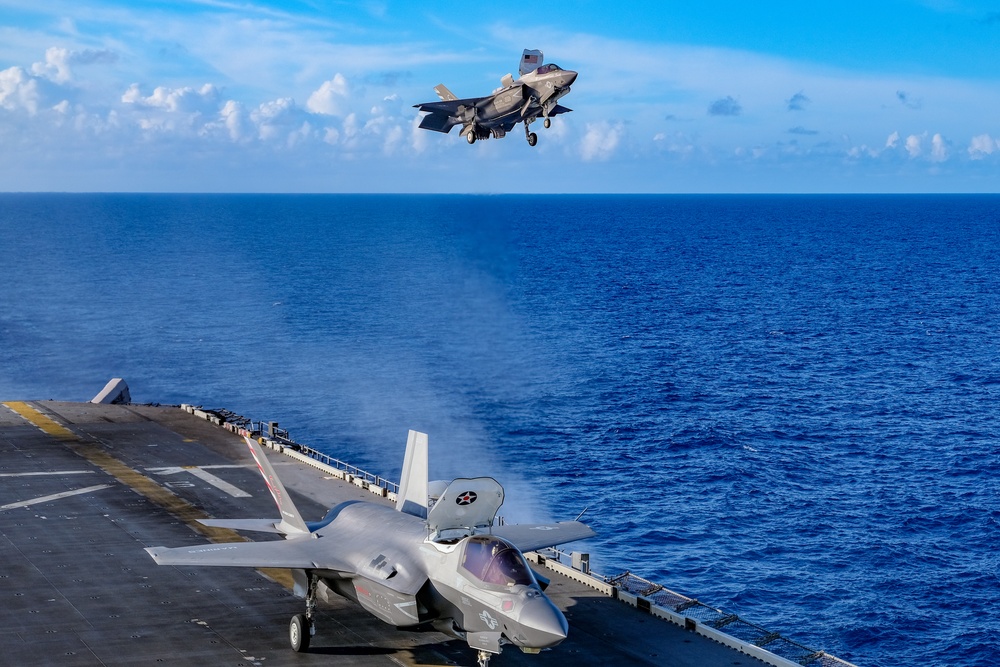 31st MEU re-fuels and re-arms VMFA-211
